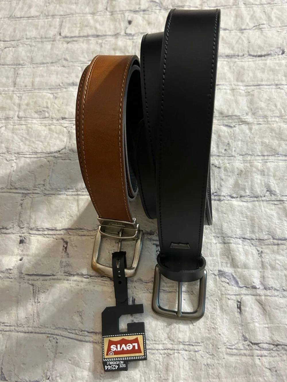 LEVI’S MADE IN INDIA REVERSIBLE BLACK/TAN AND BLACK SIZE 42-44 RUGGED